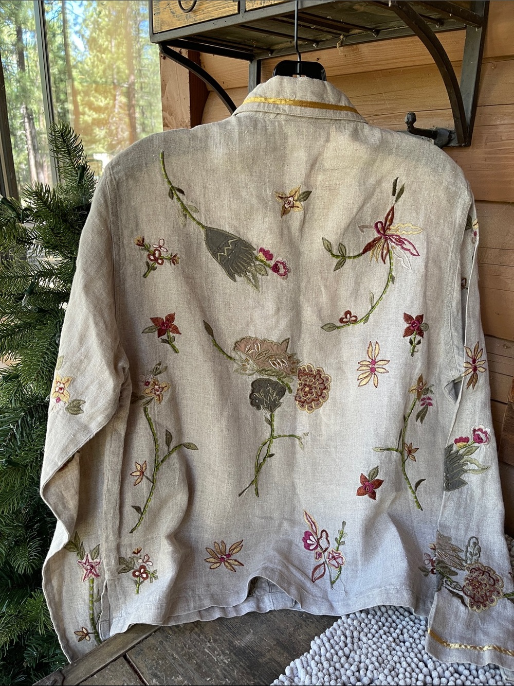 Beautiful tan embroidered 100% linen shirt - Picture 10 of 12